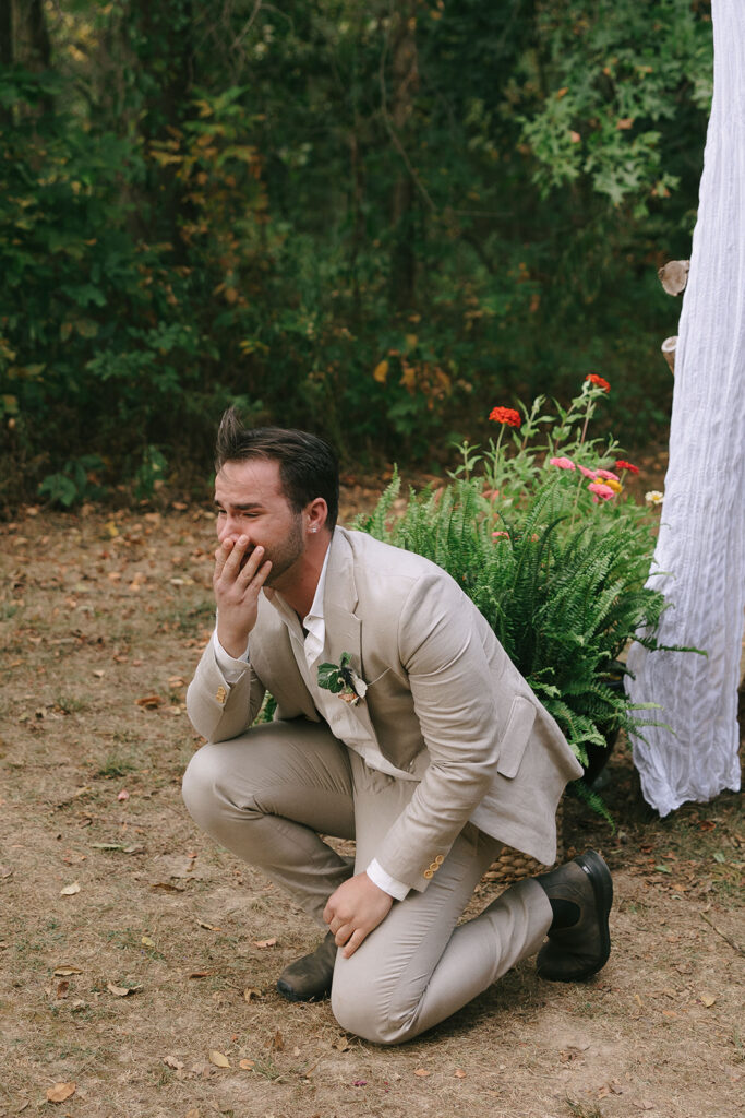 Groom with no first look crying