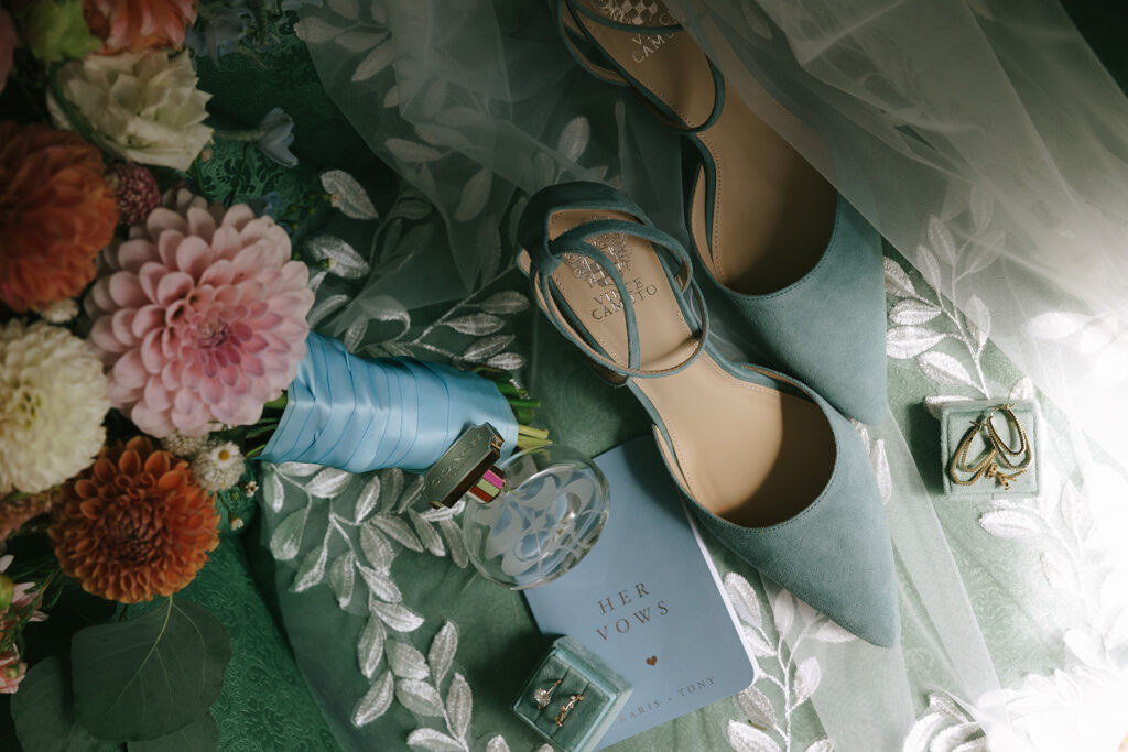 details of the wedding day gifts