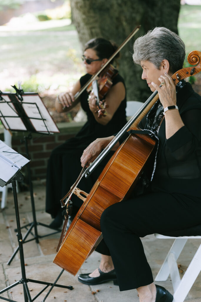 Live wedding entertainers candid wedding photography by Sokolco.